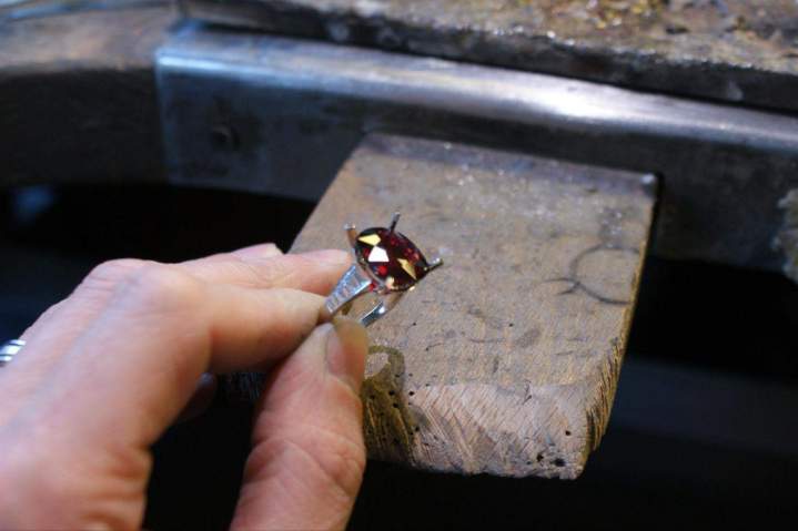 Atelier de restauration de bijoux anciens et modernes à Paris 3e