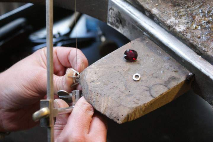 Service de réparation de bijoux artisanale à Paris 3e