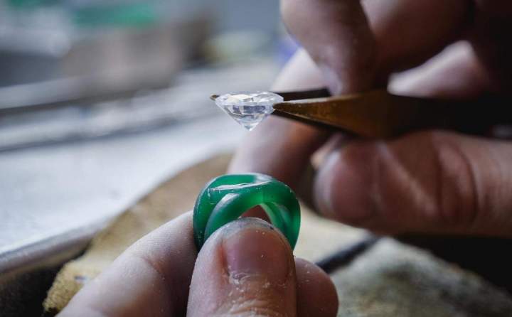 Fabrication de bijoux sur mesure dans différents styles à Paris 3e